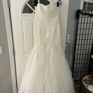 Gorgeous Never worn Pronovias Barcelona Wedding Gown